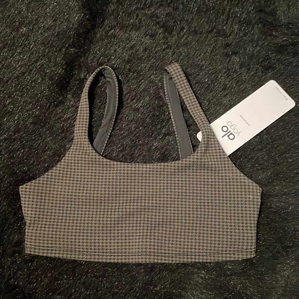 Alo yoga micro houndstooth bra in dark olive/black